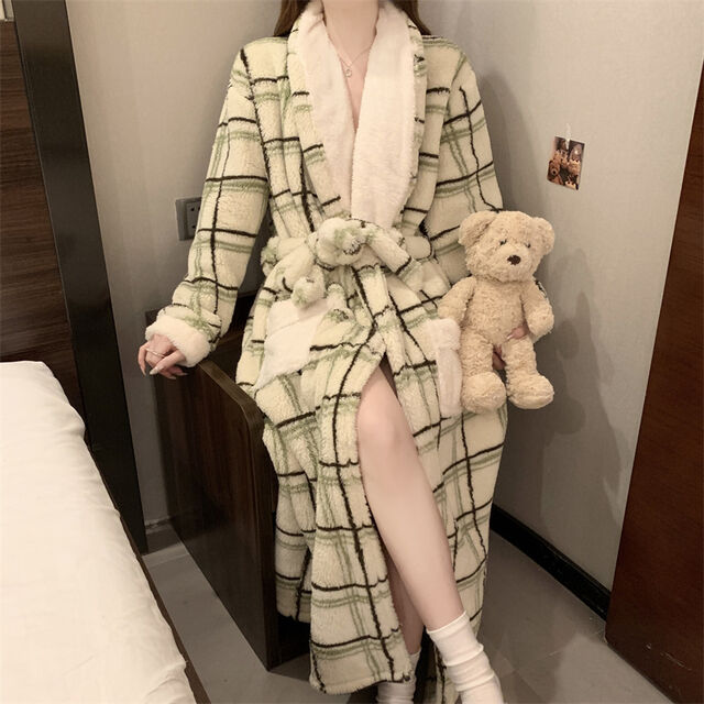 Niedlicher Damenbademantel mit Aufdruck, dicker und warmer Kimono-artiger Plaid-Cardigan für Herbst und Winter.