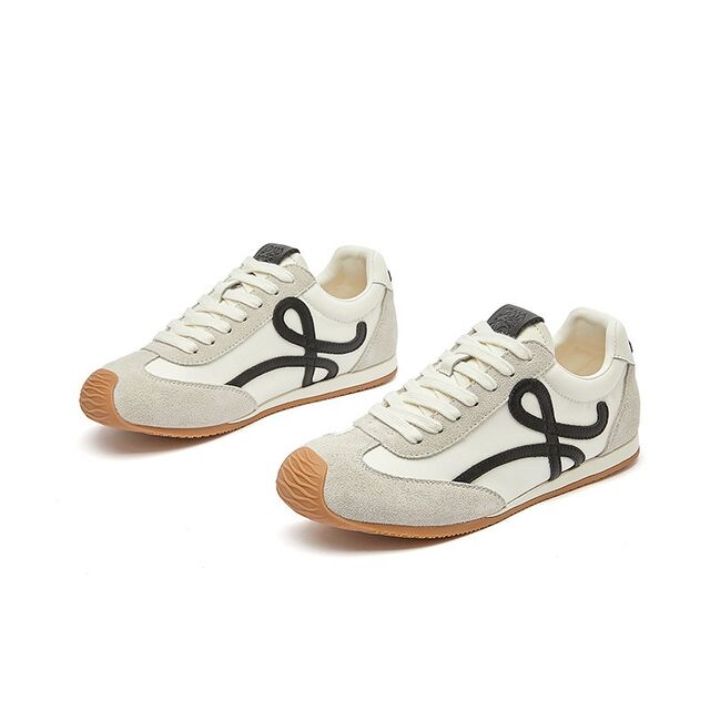 Zapatos de cuero genuino estilo pareja, nuevo estilo de primavera para mujer 2026, zapatos blancos deportivos, zapatos casuales retro, zapatillas de entrenamiento alemanas for sale at factory direct price
