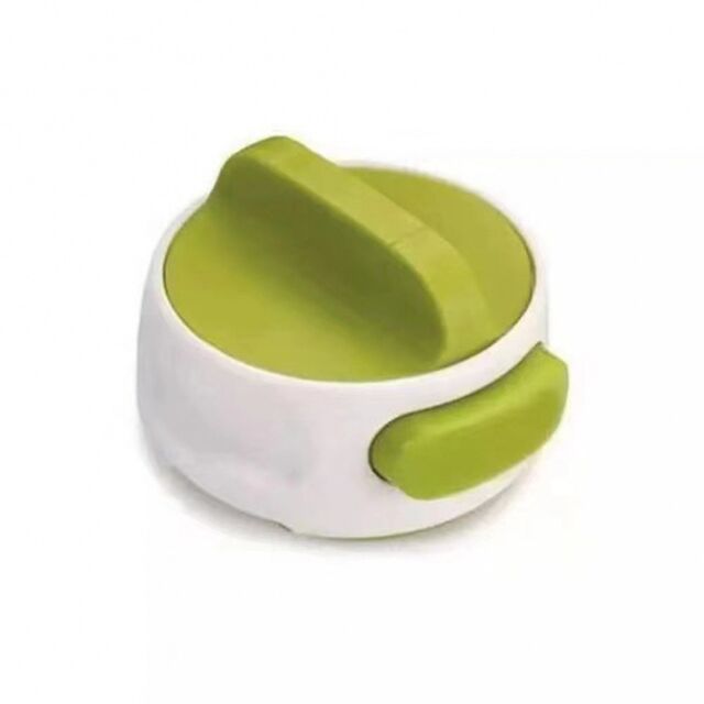 Ouvre-boîte, décapsuleur, coupe-boîte, couteau de cuisine, tournevis