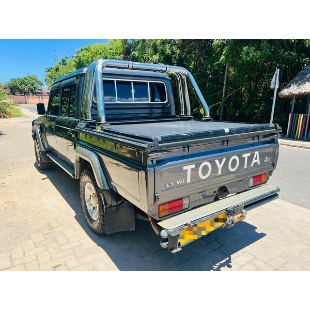 TOYOTA LAND CRUISER 79 DOUBLE CABINE 4.5L V8 DIESEL STD MANUEL