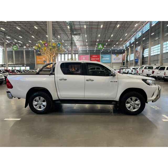 Toyota Hilux Diesel 4x4 Pas Cher avec Conduite à Gauche et à Droite