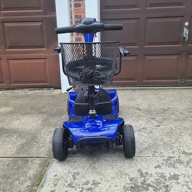 Großhandel Fabrikpreis Faltbarer Tragbarer Mobilitätsroller 4WD für Behinderte, Faltbarer 4WD Roller für Erwachsene mit Behinderung, All-Terrain
