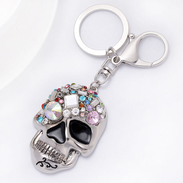 Venta al por mayor de llaveros de metal con calavera de diamantes de imitación para mujer for sale at factory direct price