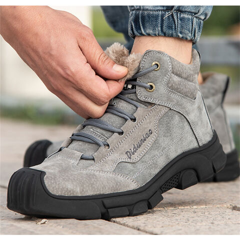 Chaussures de sécurité en coton chaud en peluche d'hiver, chaussures de soudage antidéflagrantes et anti-perforation en peau de porc for sale at factory direct price
