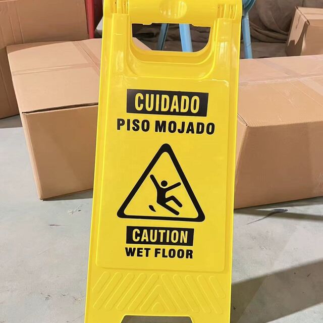 Sinal de Aviso de Plástico Dobrável Multicor Personalizável em Forma de A para Pisos Molhados e Escorregadios