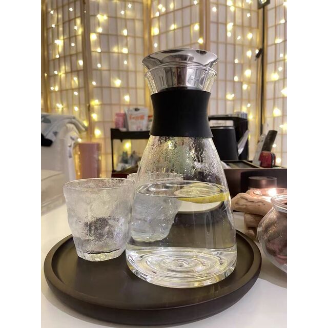 Carafe à eau froide en verre borosilicaté de haute qualité, style danois, spécialement conçue pour les KTV et les restaurants occidentaux, épaissie avec couvercle for sale at factory direct price
