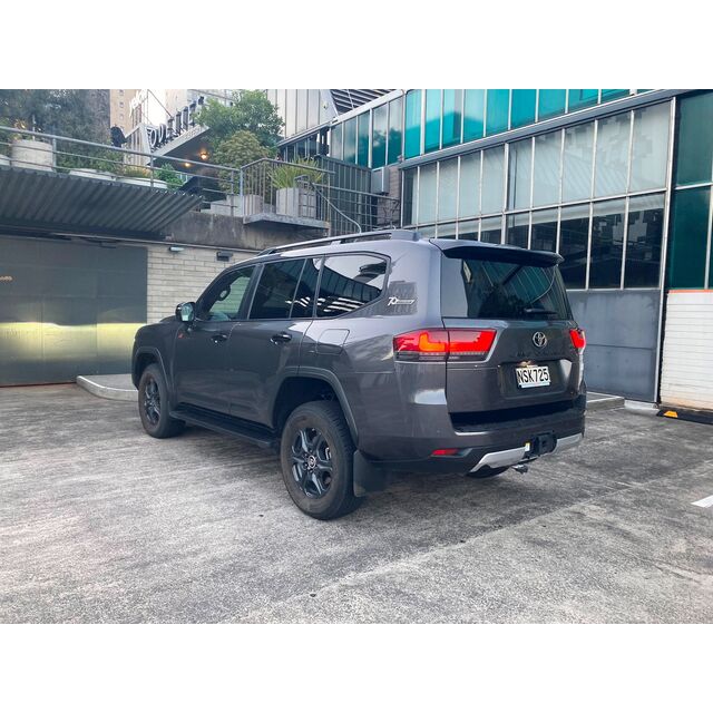 Entrega Rápida Toyota Land Cruiser 300 GR Sport Diésel de Lujo - Cómpralo Ahora - Calidad Premium al por Mayor for sale at factory direct price