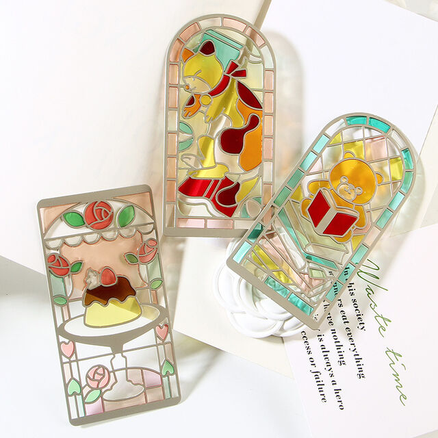 Marcapáginas Metálicos Creativos y Coloridos con Acentos Translúcidos | Diseños: Flores, Estrellas, Patrones Vintage, Conchas Marinas, Puertas
