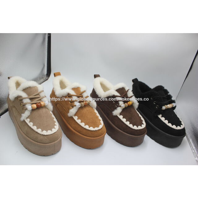 Preço de fábrica! Cabedal felpudo encontra plataforma leve. Cadarços com contas e acabamento peludo revelam fofura em cada detalhe. for sale at factory direct price