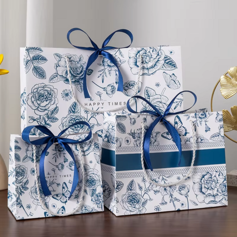 Nouveautés : Sacs Cadeaux en Papier Imprimés Écologiques Personnalisés avec Poignées - Sacs Shopping Personnalisés