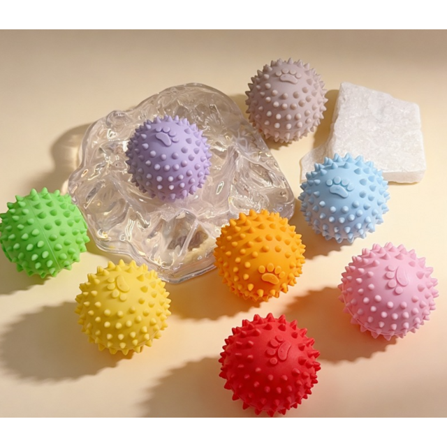 Pelota Juguete Masticable para Perros y Gatos - Diseño Ecológico de Puntos TPR, Duradero para Ejercicio Diario, Entrenamiento y Alivio del Aburrimiento for sale at factory direct price