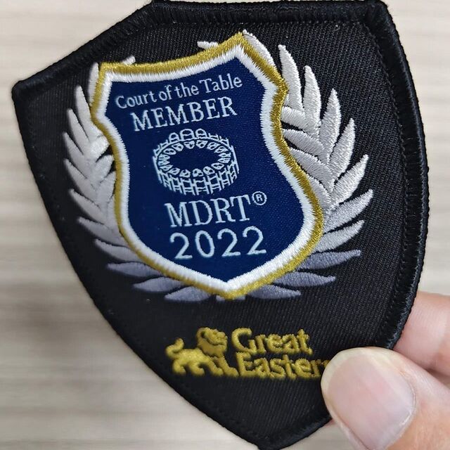 Parche Bordado Premium de Alta Calidad Sin Decoloración con Etiqueta Tejida Lavable en Sarga para Uniformes, Souvenirs, Insignias o Emblemas