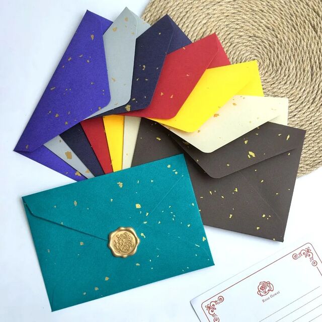 Sobres Biodegradables con Escamas Doradas, Cierre Fácil Adhesivo, Papel, 4.5x6.3 Pulgadas, Incluye Pegatinas para Cumpleaños y Bodas for sale at factory direct price