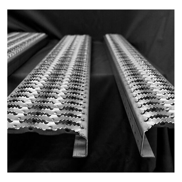 Plataforma de Pasarela Antideslizante de Aluminio con Tablón Perforado para Suelos de Seguridad for sale at factory direct price
