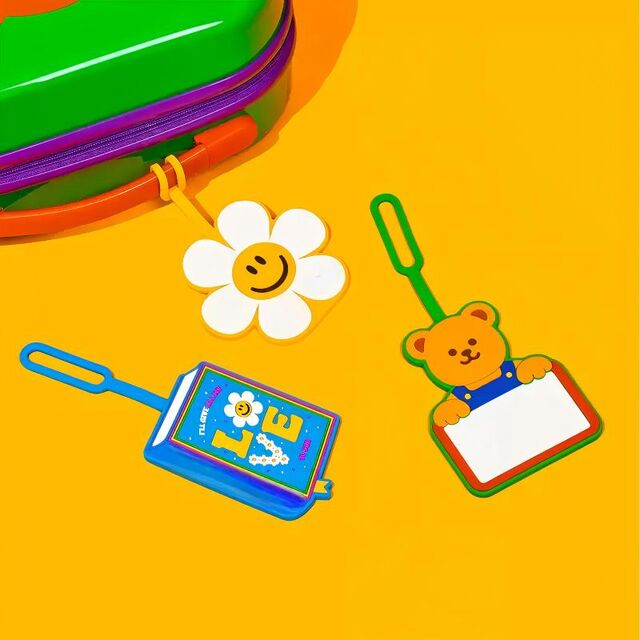 Etiquetas de equipaje de silicona con dibujos animados, identificador de viaje de estilo colorido para accesorios de etiquetas de equipaje de mochila de maleta for sale at factory direct price