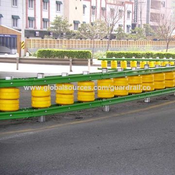 China Eva Pu Highway Curve Bend Road Safety Rolling Guardrail Roller 