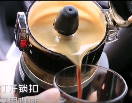 https://p.globalsources.com/IMAGES/PDT/B5026518059/12V-portable-car-coffee-maker-automobile-espresso.jpg