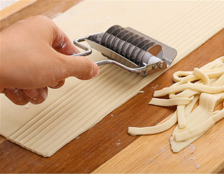 https://p.globalsources.com/IMAGES/PDT/B5030499202/Stainless-steel-noodle-cutter-noodle-cutting-manua.jpg