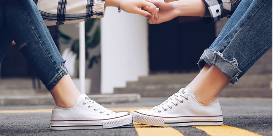 Low-Top Lace-Up Casual Shoes