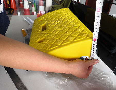 China Lightweihgt Yellow Plastic Road Curb Ramp For Loading Dock on ...