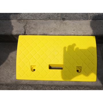 China Lightweihgt Yellow Plastic Road Curb Ramp For Loading Dock on ...