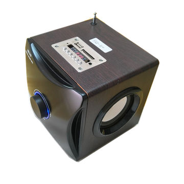 Tragbarer Lautsprecher aus Holz 310