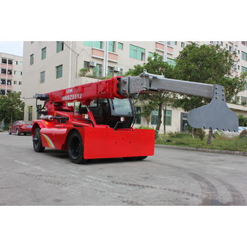 China 2.5T Telescopic Forklift Telehandler With 4M Reach Height on ...