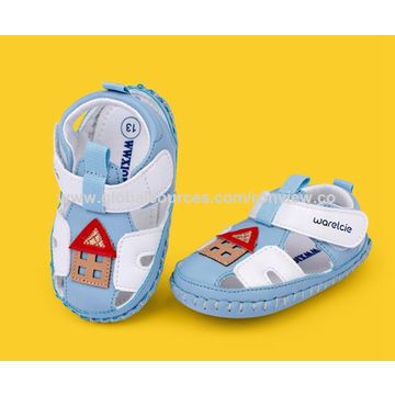 Sandales pour bébé, fabriquées avec une tige en PU, une doublure en tissu de coton et une semelle en PU et TPR, souples et confortables. Chaussures pour enfants de haute qualité en gros.