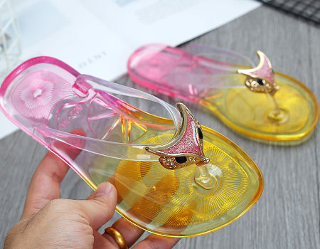 Jelly Slippers Women New Fashion Pvc Plastic Shoes Summer Cartoon  Rhinestone Flip Flops For Girl - China Wholesale Jelly Slippers $3.84 from  Jinjiang Lizeng Co. Ltd