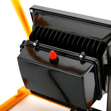 China 30W 2500lm Portable projectors led flood work light for Workshop ...