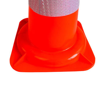 China High quality red and white traffic safety pvc traffic road cones ...