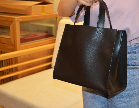 Buy Wholesale China Black Medium Size Genuine Leather Handbag For Women  Manufacturer ,fashion Design With Big Capacity & Leather Handbag For Women  at USD 35.25