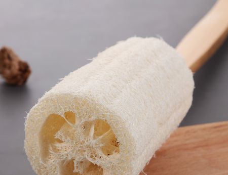 Ogquaton Cepillo natural puro del baño de la esponja de la lufa de la manija de madera durable y útil 