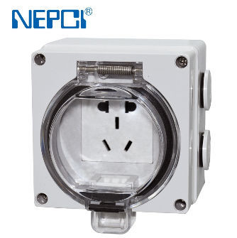 Five-holes-power-socket.jpg
