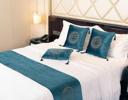 bed runner and cushions