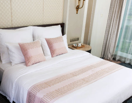 bed runner and cushion set