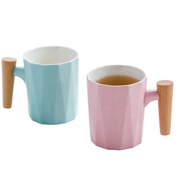 Glazed Porcelain Tea Mug with a Bamboo lid and a Spoon