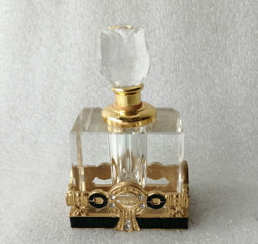Buy Wholesale China Vintage Gold White Black Hand Enameled And Crystals  Jeweled Zinc Alloy Crystal Perfume Bottle 5ml & Metal Crystal Perfume  Bottle at USD 3.5