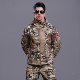 Outdoor soft shell camouflage jacket, men's autumn and winter mountaineering suit supplier