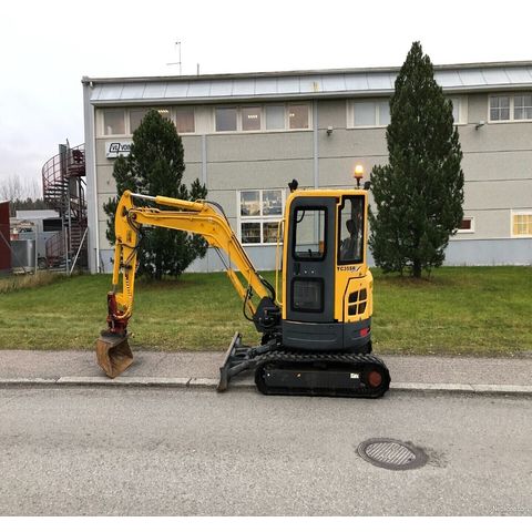 China Yuchai 3.5 Ton Digging Machine Crawler Excavator YC35SR for Sale ...