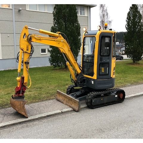 China Yuchai 3.5 Ton Digging Machine Crawler Excavator YC35SR for Sale ...