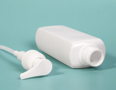Wholesale stock 100ml 120ml 150ml 200ml 250ml White color PP plastic round  shape facial foam bottle low MOQ - Nicer Packaging