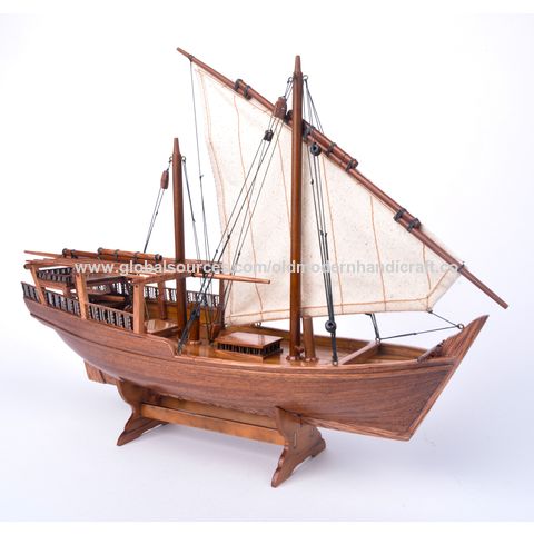 Maqueta de barco en madera exótica barnizada en su base …