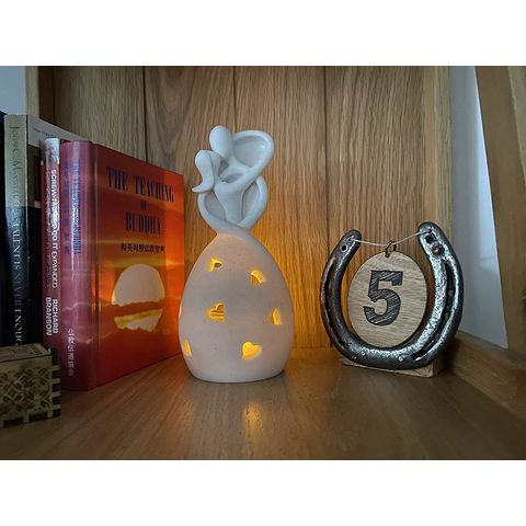 Castiçais de poliresina, presentes de casamento para casais, estátua de amor com vela LED cintilante, Dia dos Namorados