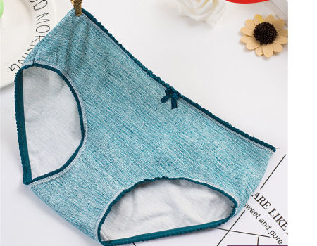 Girls Shows Panties