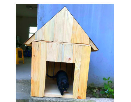 wooden pet kennel