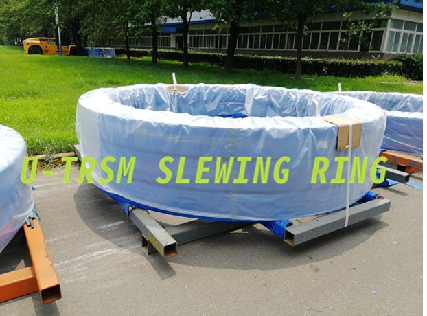 Large size three row cylindrical roller slewing bearing with internal gear 012.50.3300 for excavator supplier