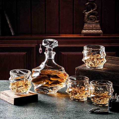 Clear high quality whiskey decanters with lid unique shape long glass  liquor decanters factory