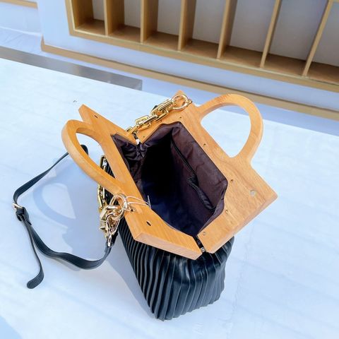 Gold Chain PU Leather Bag For Women Shoulder Bag Travel Hand Bag 2020  Popular New Dumpling Bag Women Handbags Armpit Handbags
