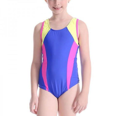 Petite fille 2024 en bikini